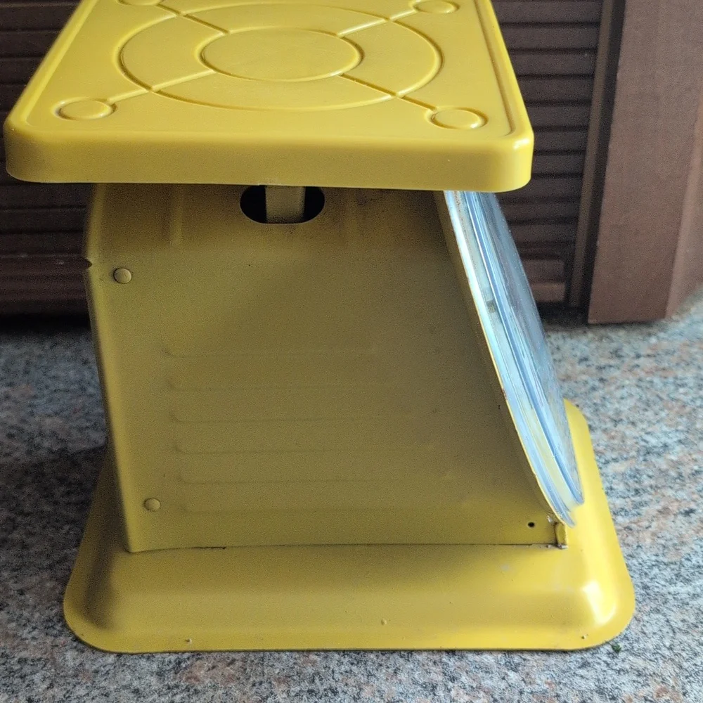 Vintage American Family Scale Yellow